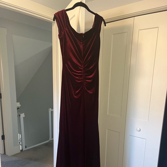 Like New Vince Camuto Velvet Gown, Sz. 8 - Picture 5 of 7